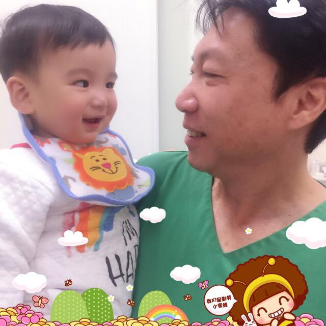 小雞寶寶長大惹 在雞年出生 頭髮又很酷的自成一格一搓像雞冠的造型